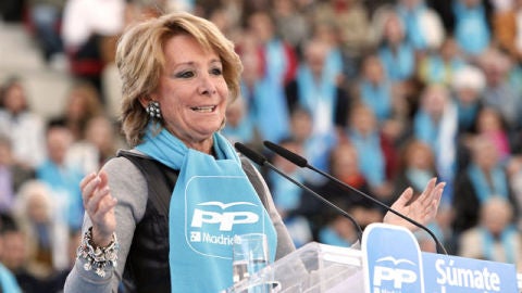 Esperanza Aguirre en un mitin en Las Rozas