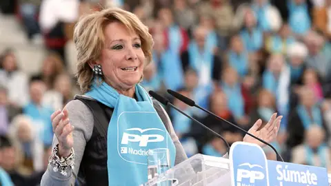 Esperanza Aguirre en un mitin en Las Rozas Esperanza Aguirre en un mitin en Las Rozas