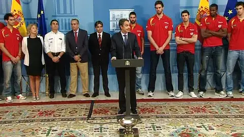 Zapatero felicita los campeones de Europa Zapatero felicita los campeones de Europa