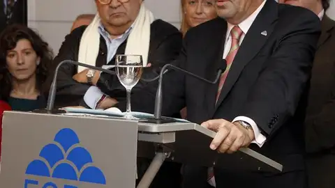 Álvarez-Cascos en rueda de prensa Álvarez-Cascos en rueda de prensa