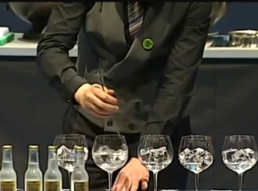 Pamplona en la Onda. Jazz&Gin, escapada a Estella-Lizarra, ecología lingüística en Baztán y el mundo de Internet son algunos de los ingredientes de este miércoles en Pamplona en la Onda. Pamplona en la Onda. Jazz&Gin, escapada a Estella-Lizarra, ecología lingüística en Baztán y el mundo de Internet son algunos de los ingredientes de este miércoles en Pamplona en la Onda.