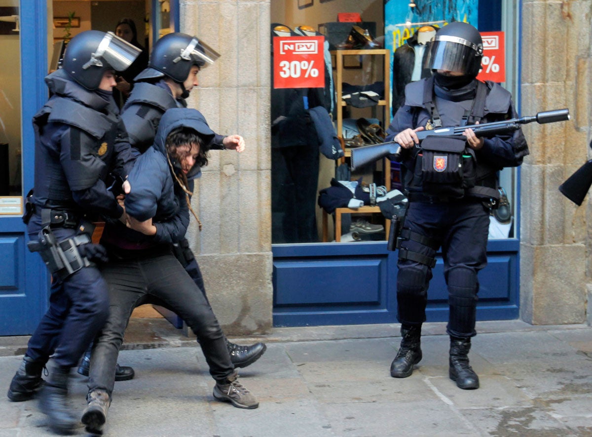 Daniel Esteve: "La Policía y Guardia Civil no intervienen más en casos de okupaciones porque no se lo permite la ley" Daniel Esteve: "La Policía y Guardia Civil no intervienen más en casos de okupaciones porque no se lo permite la ley"