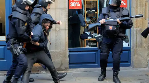 La Policía Nacional desaloja a un Okupa La Policía Nacional desaloja a un Okupa