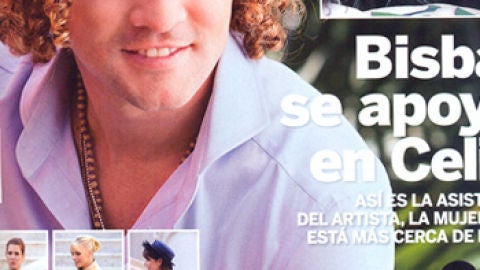David Bisbal se apoya en su asistente, Celia