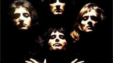 Junto a sus compa&ntilde;eros de Queen