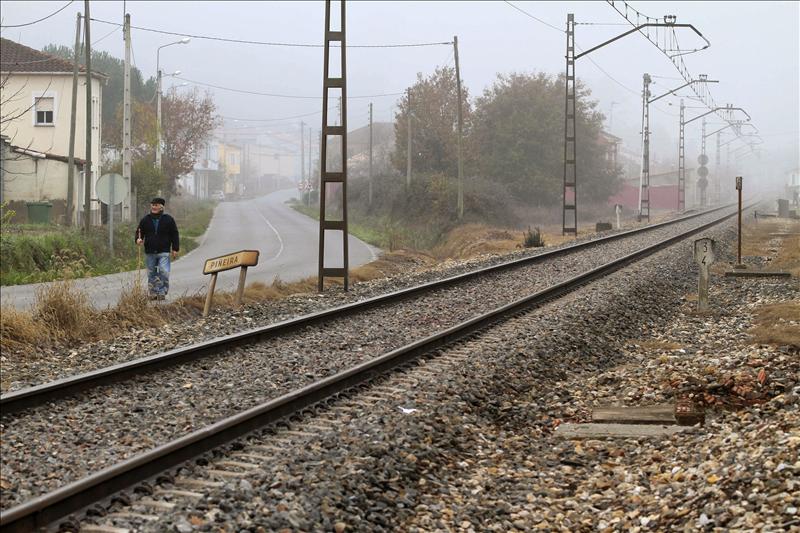 Aragón perderá servicios ferroviarios por la negativa del Ministerio a financiarlos Aragón perderá servicios ferroviarios por la negativa del Ministerio a financiarlos