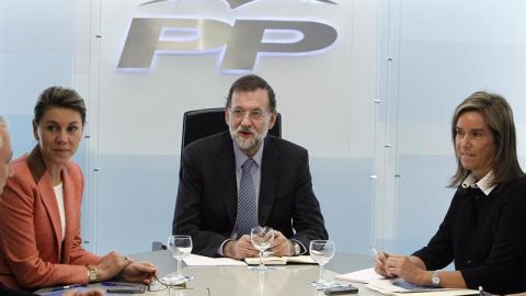 Mariano Rajoy junto a Mar&iacute;a Dolores de Cospedal y Ana Mato