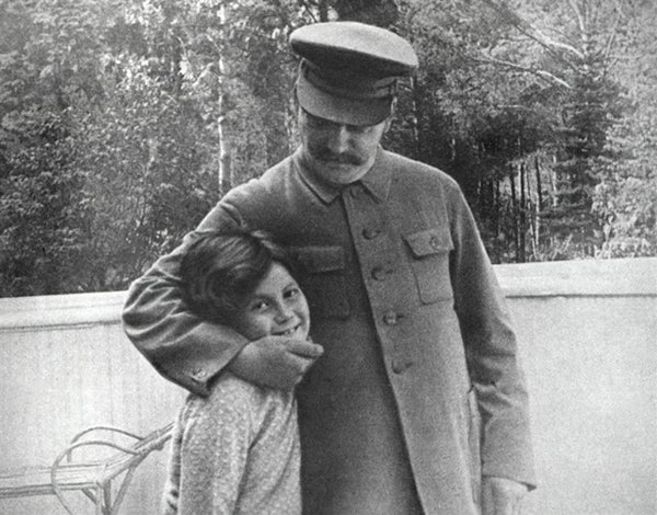 Nieva sobre Pekín: La muerte de la hija de Stalin Nieva sobre Pekín: La muerte de la hija de Stalin