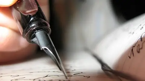 Pluma escribiendo Pluma escribiendo