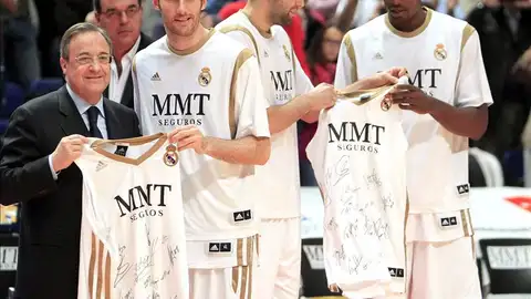 Rudy e Ibaka se despiden de la afición del Real Madrid Rudy e Ibaka se despiden de la afición del Real Madrid