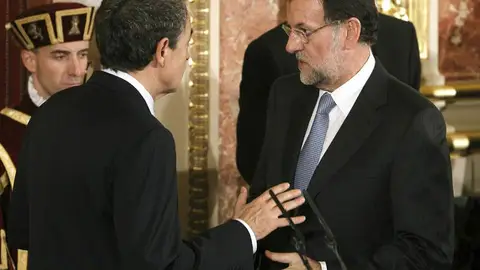 Zapatero y Rajoy conversan en el Día de la Constitución Zapatero y Rajoy conversan en el Día de la Constitución