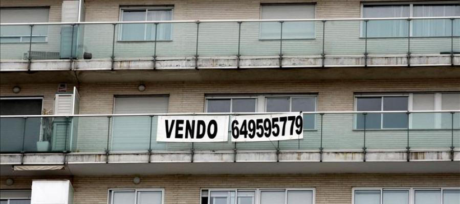 La venta de viviendas modera su caída La venta de viviendas modera su caída