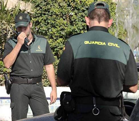 Tertulia: La actuación de los profesores catalanes con los hijos de los guardias civiles Tertulia: La actuación de los profesores catalanes con los hijos de los guardias civiles