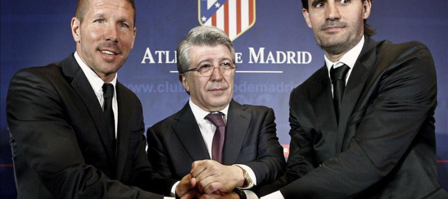 Simeone junto a Cerezo y Caminero Simeone junto a Cerezo y Caminero