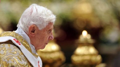 El papa Benedicto XVI oficia la misa de la Epifan&iacute;a
