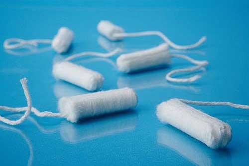 Escocia, primer país del mundo que aprueba que los productos sanitarios femeninos sean gratuitos Escocia, primer país del mundo que aprueba que los productos sanitarios femeninos sean gratuitos