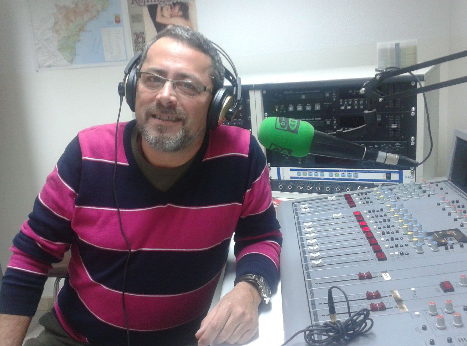Nos ha acompañado Juan Chapapría, el compositor y director Oscar Navarro,y tambien el técnico de la ADL de Torrevieja Juan Carlos Carmona. Nos ha acompañado Juan Chapapría, el compositor y director Oscar Navarro,y tambien el técnico de la ADL de Torrevieja Juan Carlos Carmona.