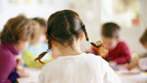 Ni&ntilde;os en un colegio