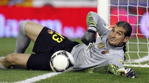 Pinto, en una jugada del partido ante el Valencia
