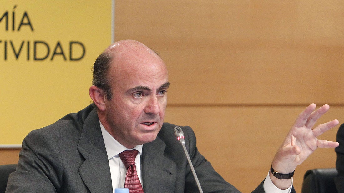Luis de Guindos: 'Nos estamos poniendo en el peor de los mundos para dar confianza y ser creíbles en los mercados' Luis de Guindos: 'Nos estamos poniendo en el peor de los mundos para dar confianza y ser creíbles en los mercados'
