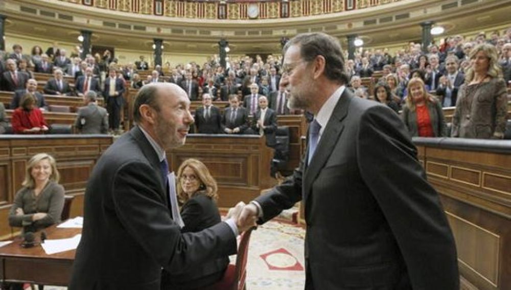 Rubalcaba y Rajoy tras el debate de investidura