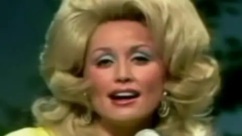 Captura Dolly Parton pelazo Captura Dolly Parton pelazo