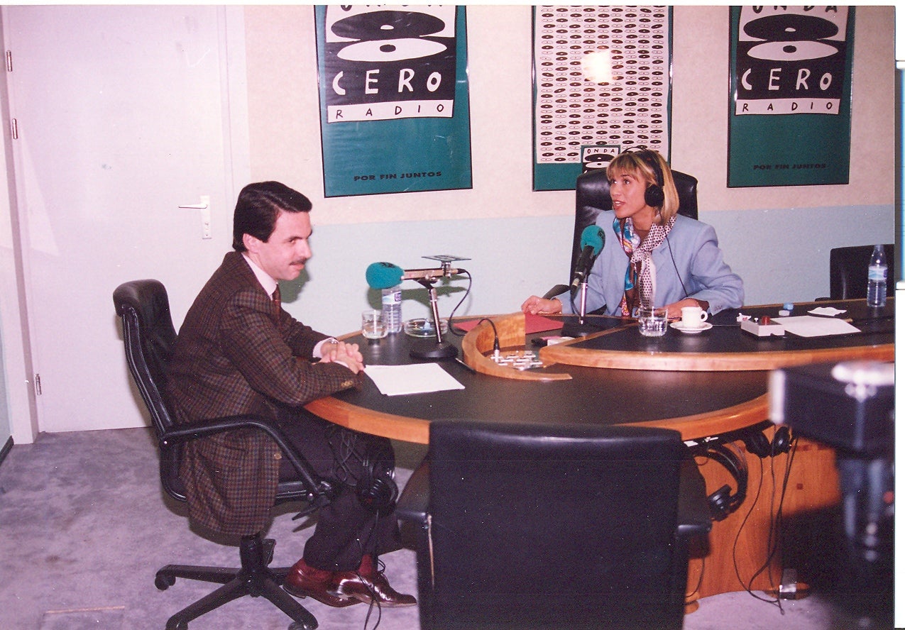 1993- 1994: La Radio de Julia amplía 1993- 1994: La Radio de Julia amplía