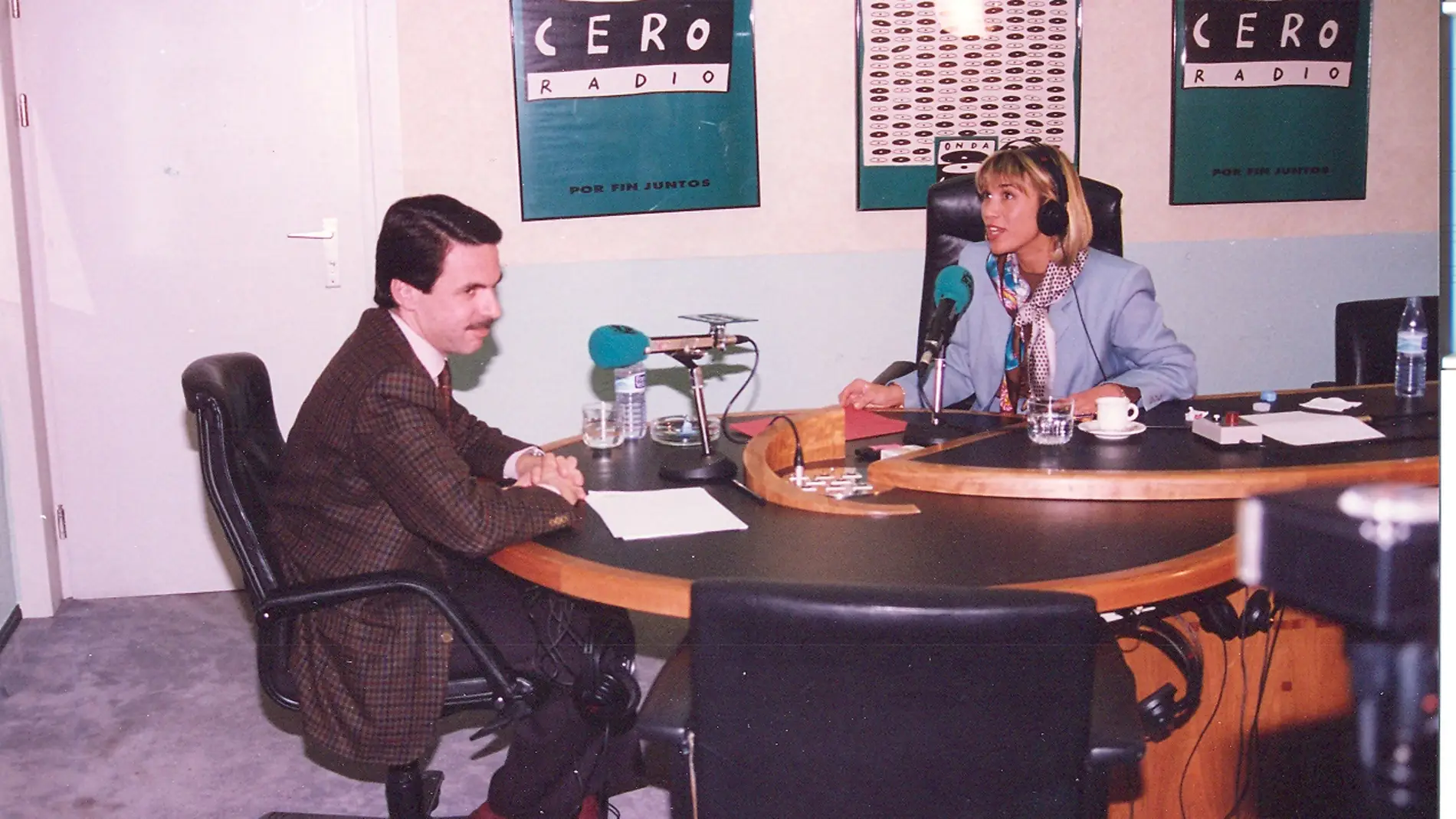 Julia Otero entrevista a José María Aznar, entonces líder de la oposición.