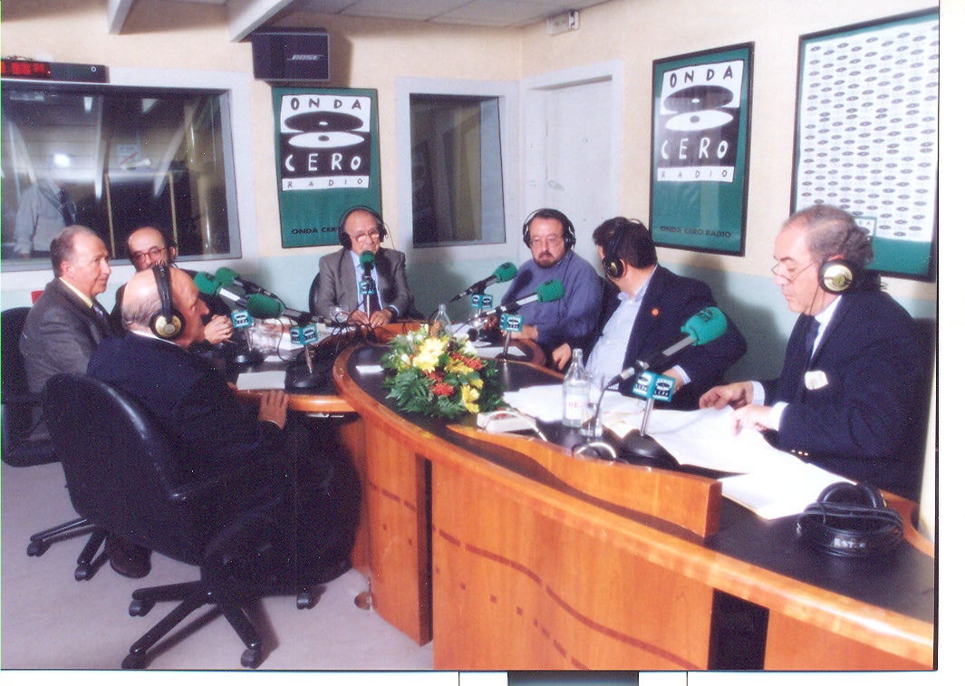 1999 - 2000: Nuevo equipo directivo y nuevas voces 1999 - 2000: Nuevo equipo directivo y nuevas voces