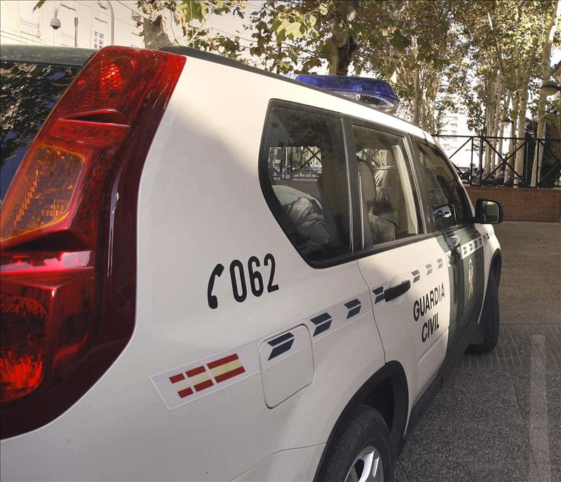 Rescatan a 16 migrantes tras ser avistada una patera en la zona costera de Llucmajor Rescatan a 16 migrantes tras ser avistada una patera en la zona costera de Llucmajor