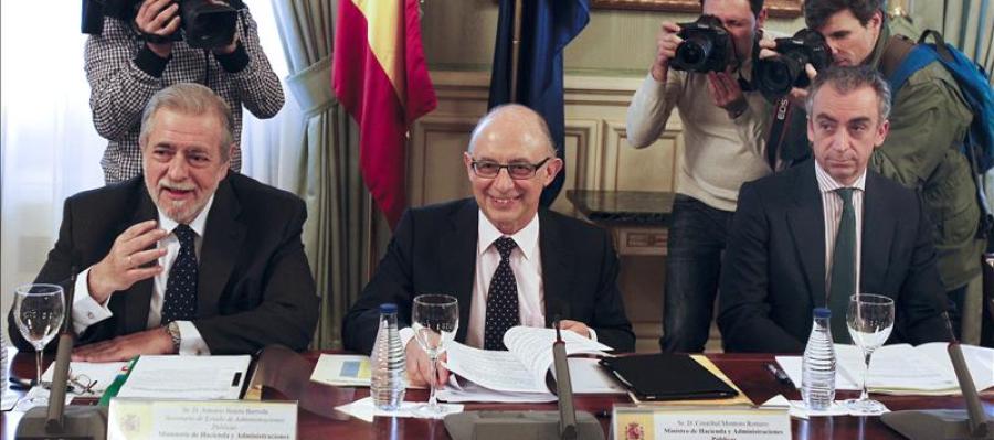 Cristobal Montoro durante la reunión con la Comisión Nacional de Administraciones Locales Cristobal Montoro durante la reunión con la Comisión Nacional de Administraciones Locales