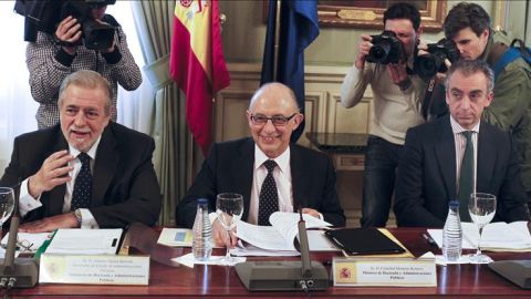 Cristobal Montoro durante la reuni&oacute;n con la Comisi&oacute;n Nacional de Administraciones Locales