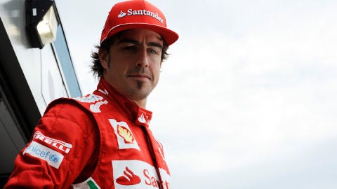 Alonso posa en Albert Park