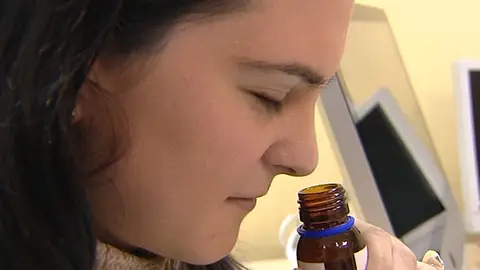 Una joven sin olfato Una joven sin olfato