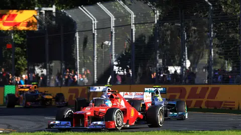 Fernando Alonso perseguido por Rosberg Fernando Alonso perseguido por Rosberg