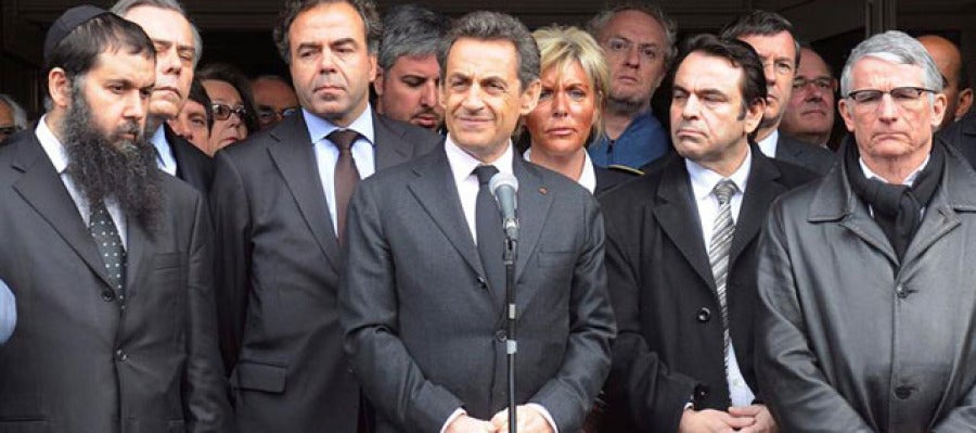 El presidente francés, Nicolás Sarkozy (c), pronuncia un discurso El presidente francés, Nicolás Sarkozy (c), pronuncia un discurso