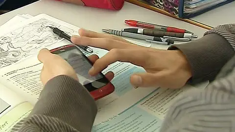 Un juez da la razón a un colegio que accedió al móvil de un menor sin su autorización Un juez da la razón a un colegio que accedió al móvil de un menor sin su autorización