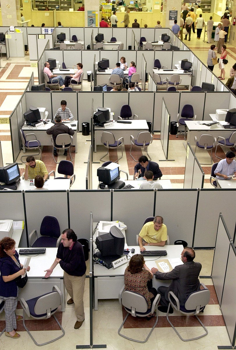 La Junta de Extremadura limitará el uso de vehículos oficiales y fomentará el teletrabajo La Junta de Extremadura limitará el uso de vehículos oficiales y fomentará el teletrabajo