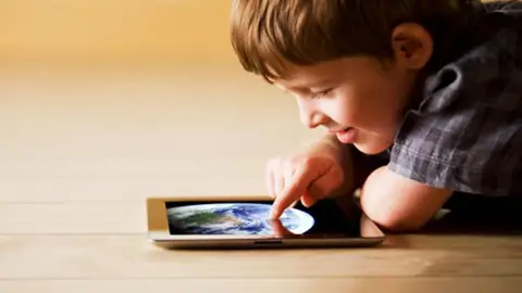 La apuesta de futuro para los niños autistas en fomentar la educación. La apuesta de futuro para los niños autistas en fomentar la educación.