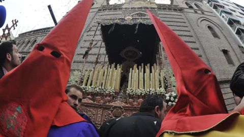 Nazarenos de la Hermandad del Cristo de Los Gitanos de Granada