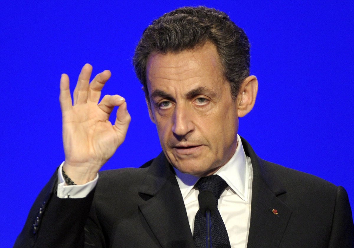 Sarkozy pide la elaboración de un nuevo tratado europeo para refundar la UE Sarkozy pide la elaboración de un nuevo tratado europeo para refundar la UE