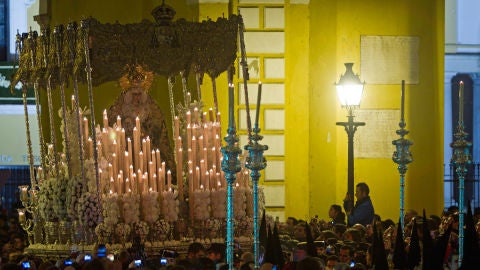 Paso de la 'Macarena' en Sevilla