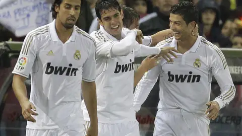 Khedira, Kaká y CR7, en un momento del partido Khedira, Kaká y CR7, en un momento del partido
