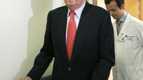 El rey, a su salida del hospital