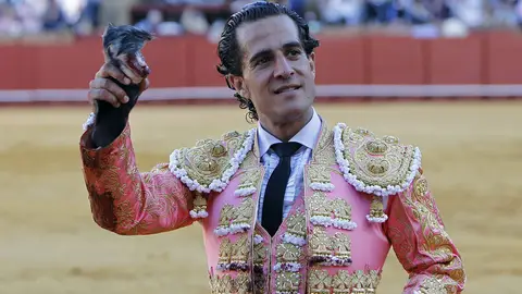 Fandiño muestra la oreja Fandiño muestra la oreja