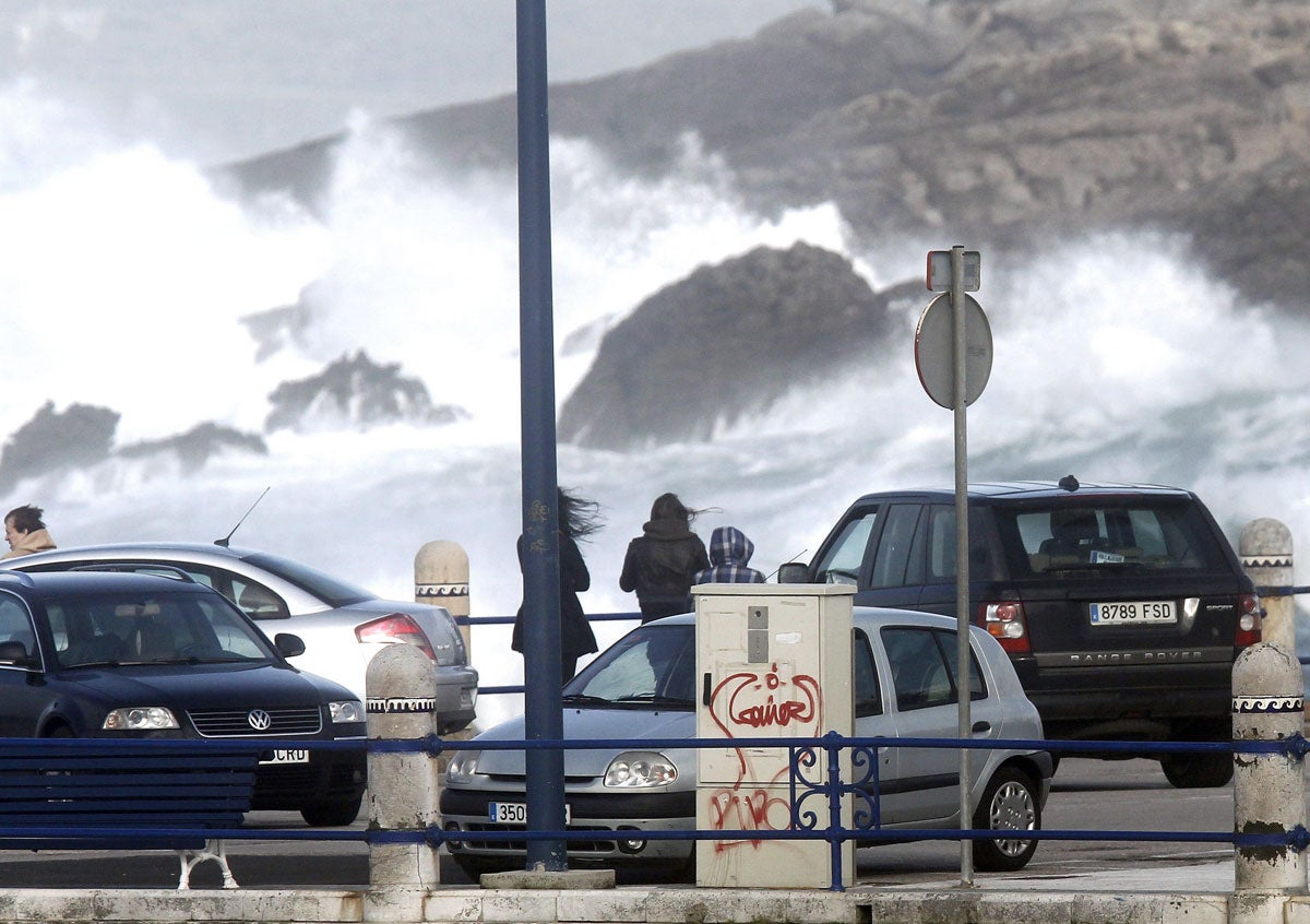 Cantabria esta tarde y el miércoles en aviso naranja por costeros Cantabria esta tarde y el miércoles en aviso naranja por costeros