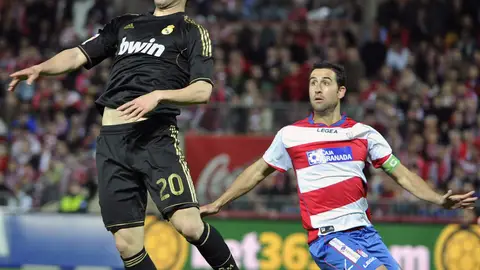 Higuaín controla un balón en el estadio de Los Cármenes Higuaín controla un balón en el estadio de Los Cármenes