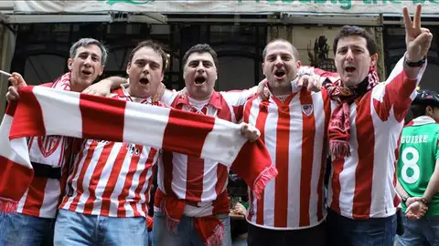La afición del Athletic de Bilbao en Bucarest La afición del Athletic de Bilbao en Bucarest