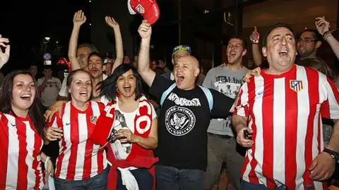 Aficionados del Atlético de Madrid en Bucarest Aficionados del Atlético de Madrid en Bucarest