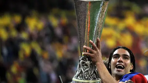 Falco levanta la copa Falco levanta la copa